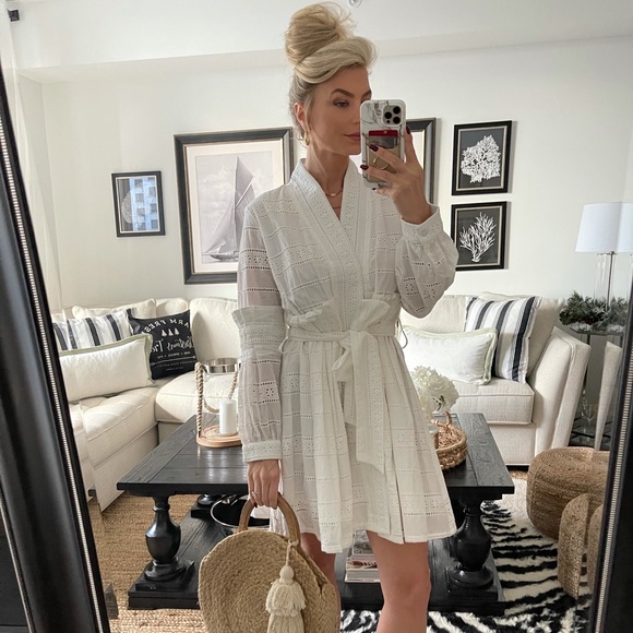 Detailed white wrap dress - Picture 2 of 4